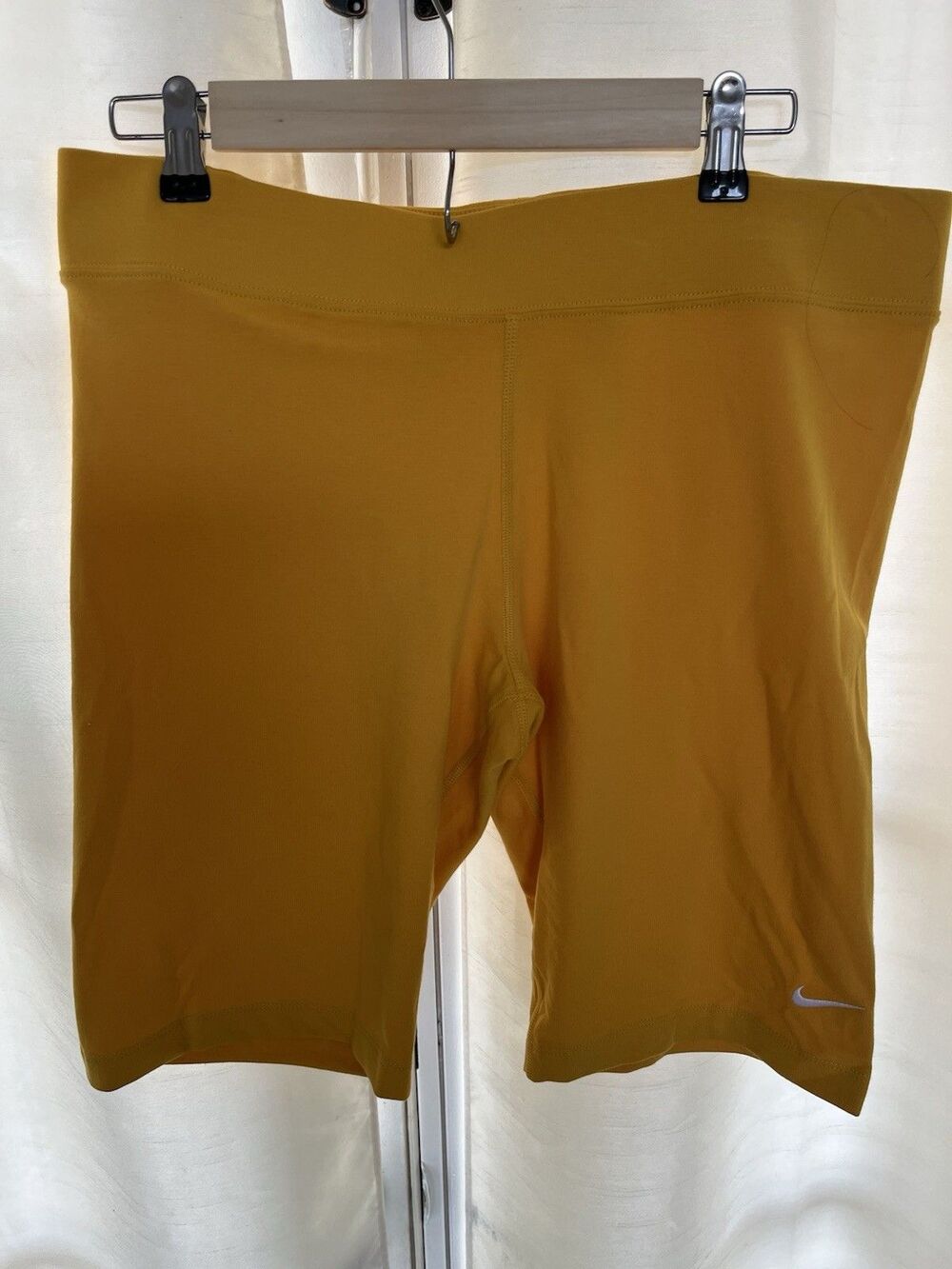Nike Women’s Tight Fit Biker Shorts XL Yellow Mid Rise Stretch Activewear NWT